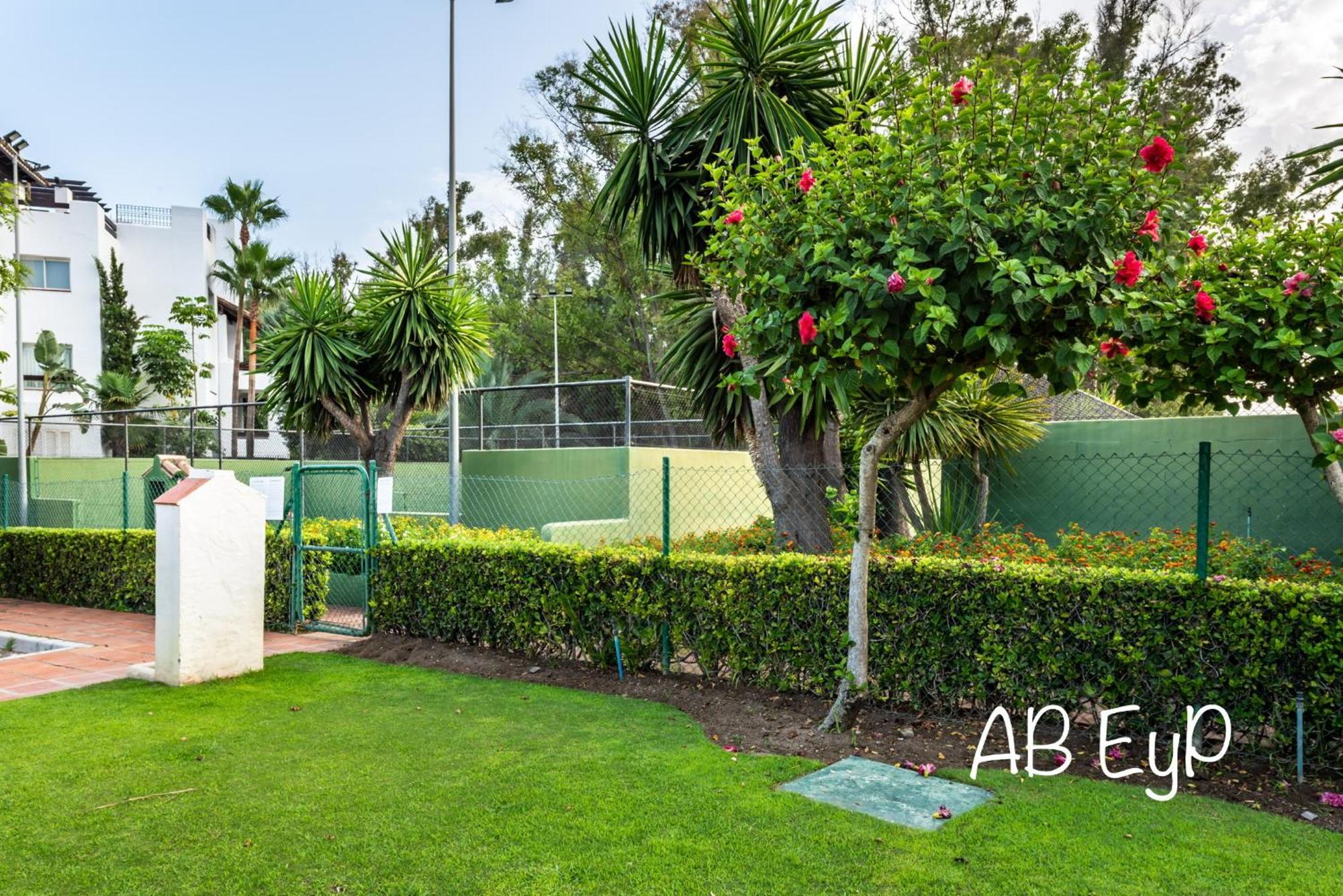 Alcazaba Beach Apartment Estepona Exterior foto